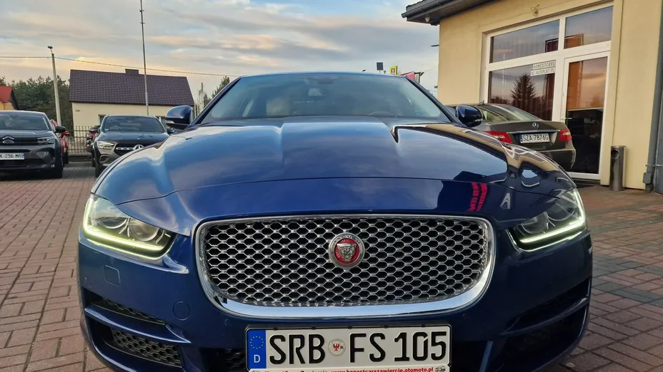 JAGUAR XE -