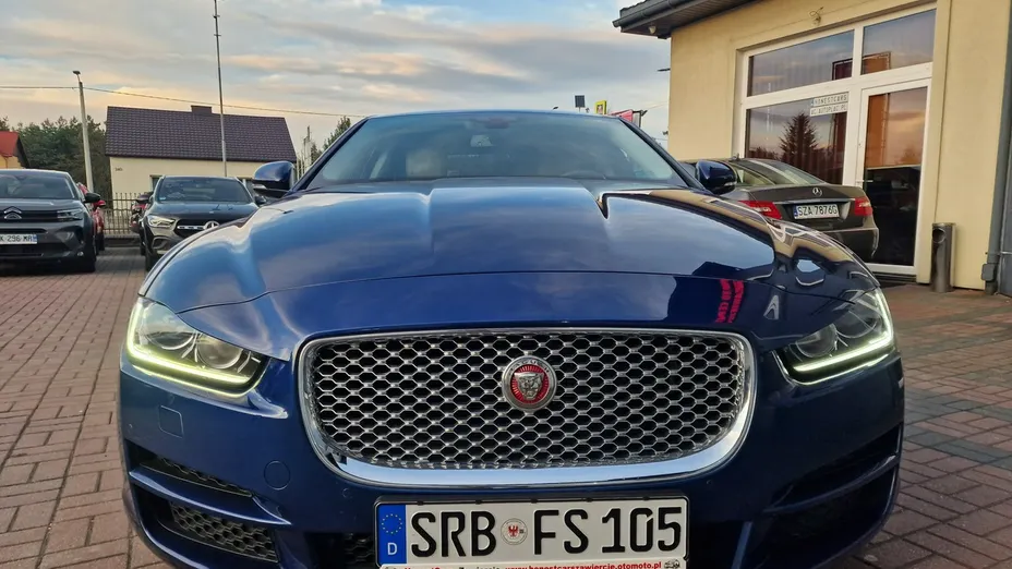 JAGUAR XE -