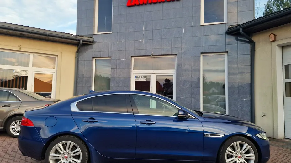 JAGUAR XE -
