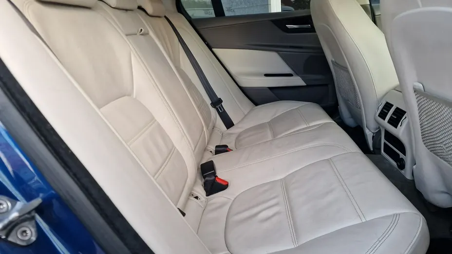 JAGUAR XE -
