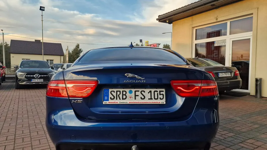 JAGUAR XE -