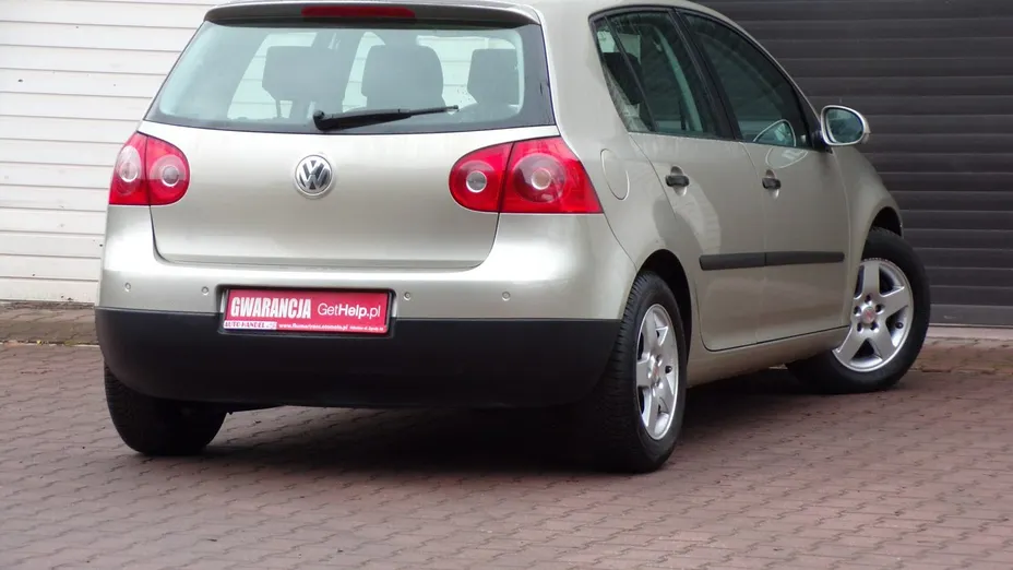 VOLKSWAGEN Golf -