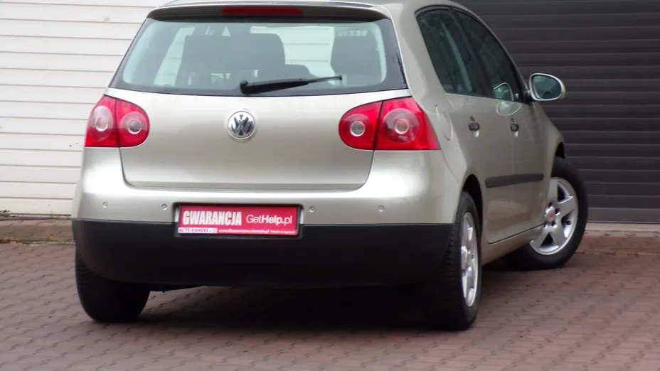 VOLKSWAGEN Golf -