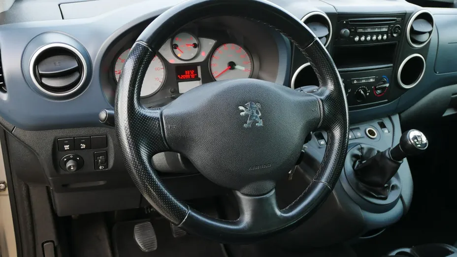PEUGEOT Partner -