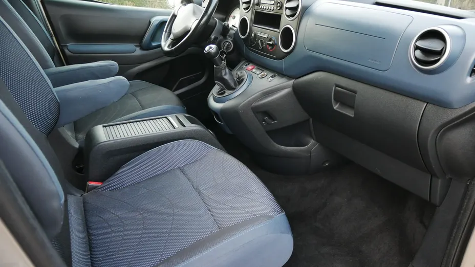 PEUGEOT Partner -