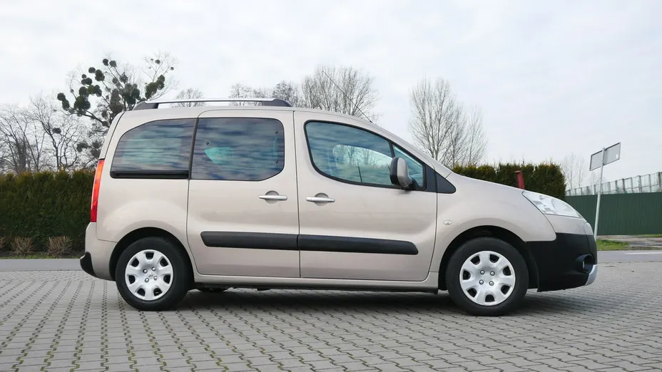 PEUGEOT Partner -