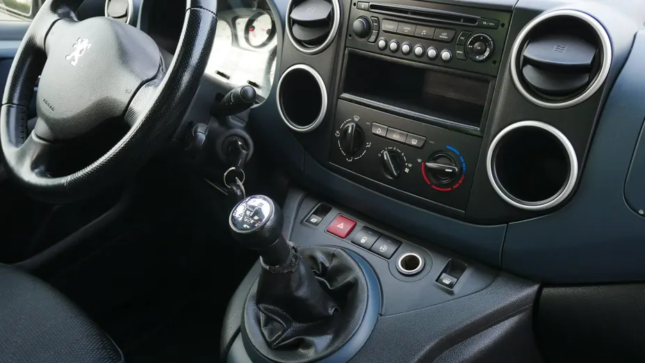 PEUGEOT Partner -