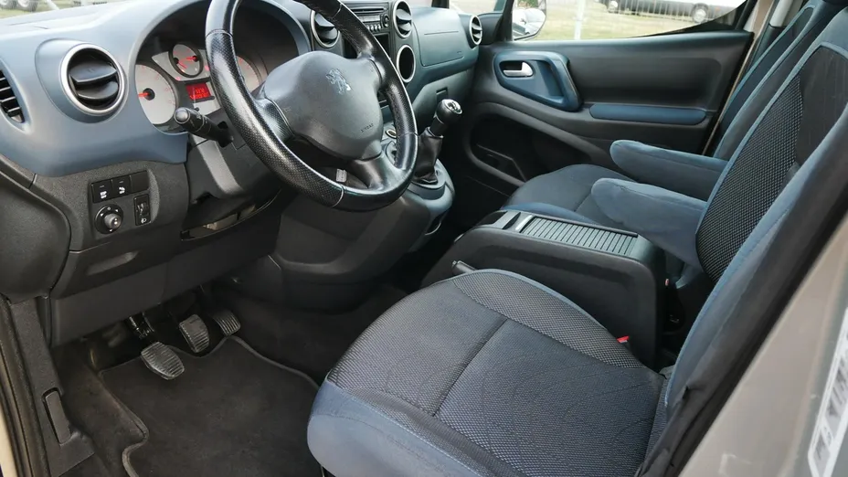 PEUGEOT Partner -