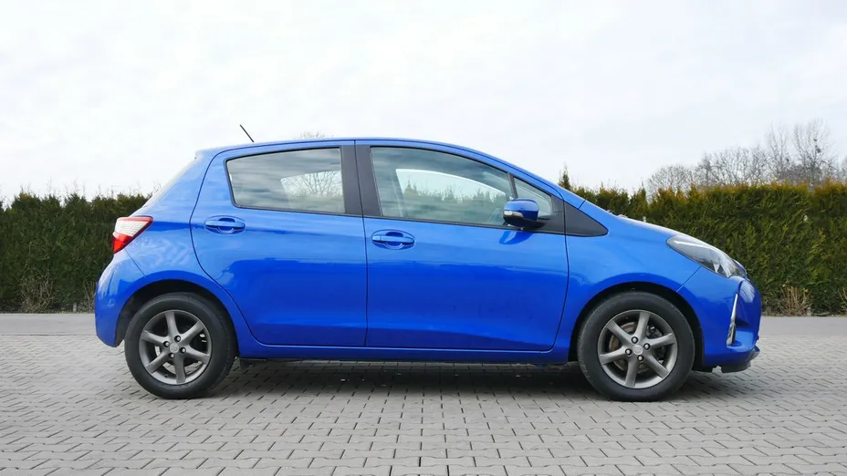 TOYOTA Yaris -