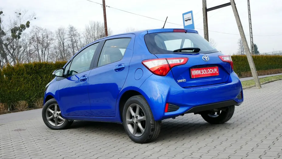 TOYOTA Yaris -