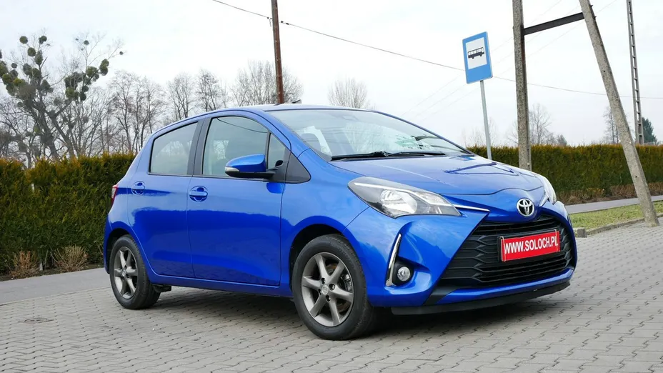 TOYOTA Yaris -