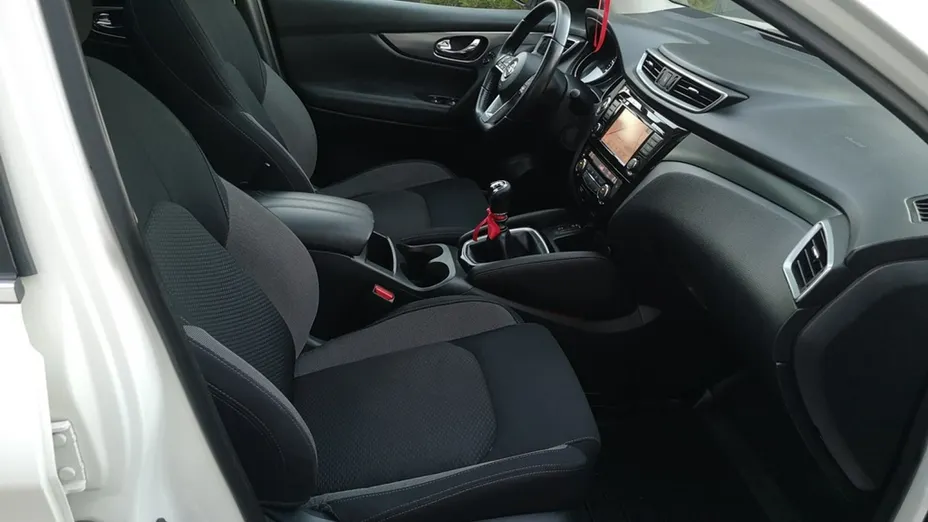 NISSAN Qashqai -