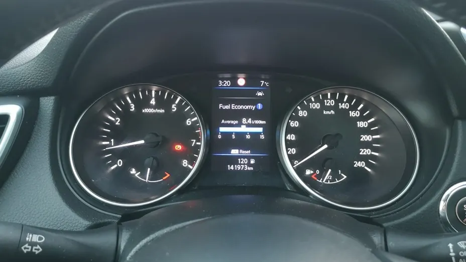 NISSAN Qashqai -
