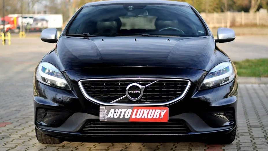 VOLVO V40 -