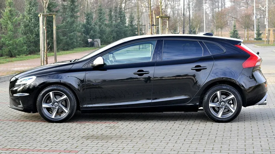 VOLVO V40 -