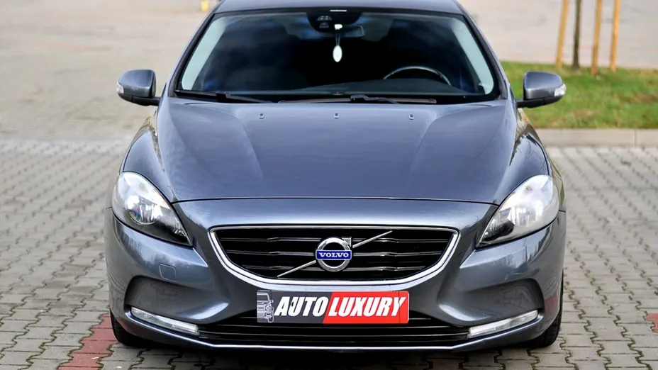 VOLVO V40 -