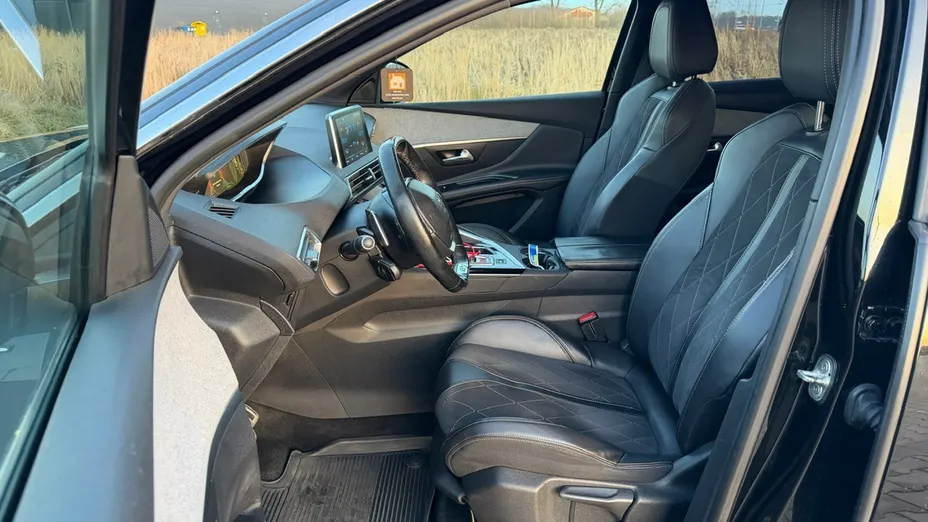 PEUGEOT 3008 -