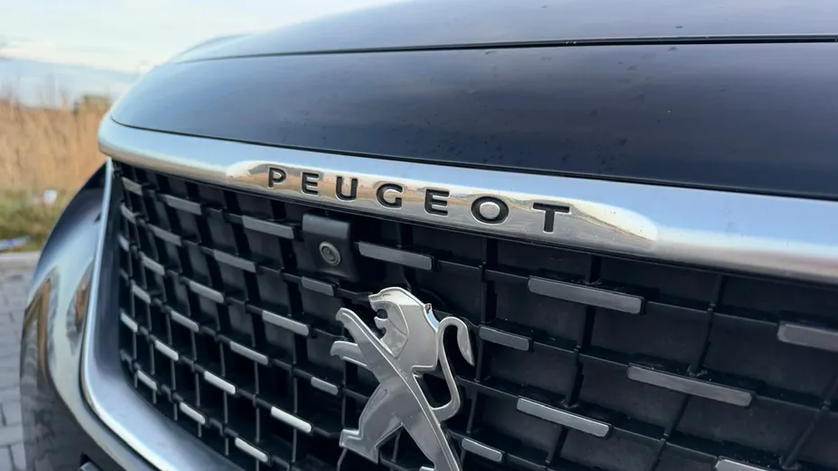 PEUGEOT 3008 -