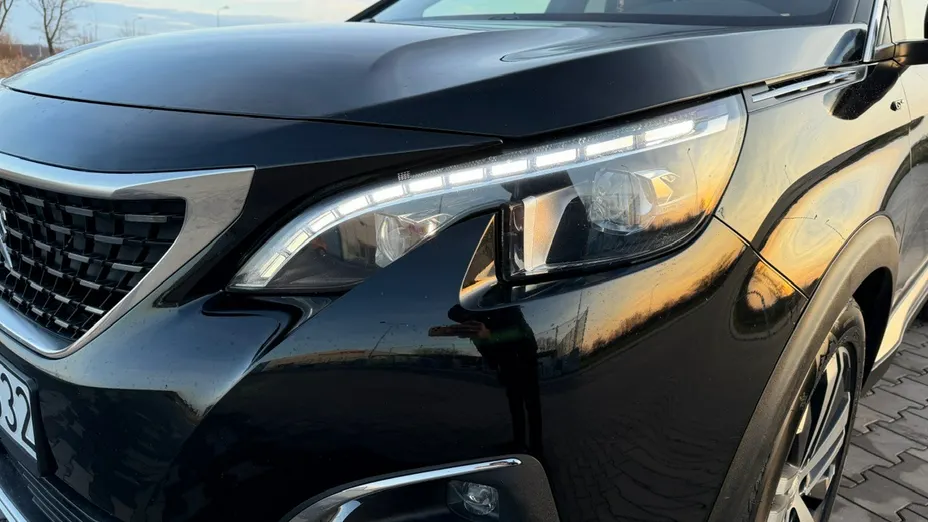 PEUGEOT 3008 -