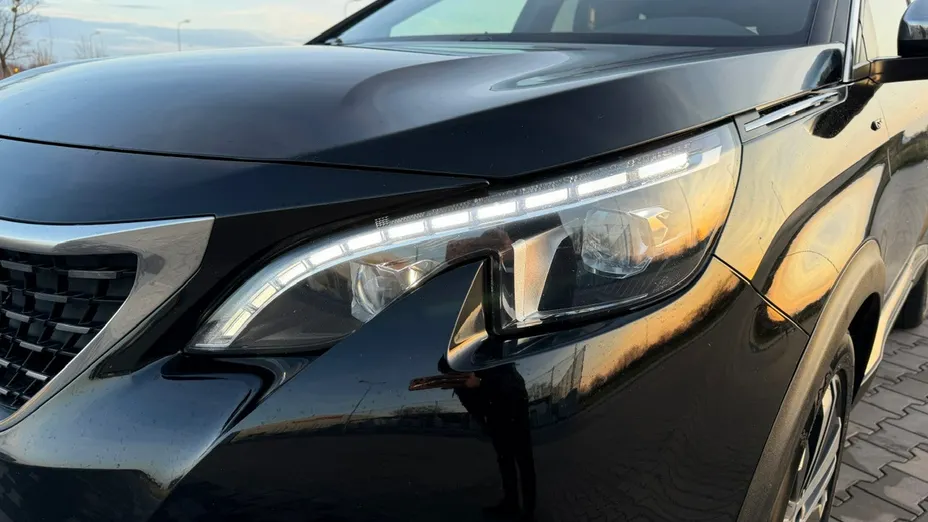 PEUGEOT 3008 -
