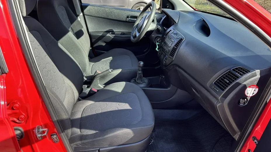 HYUNDAI i20 -