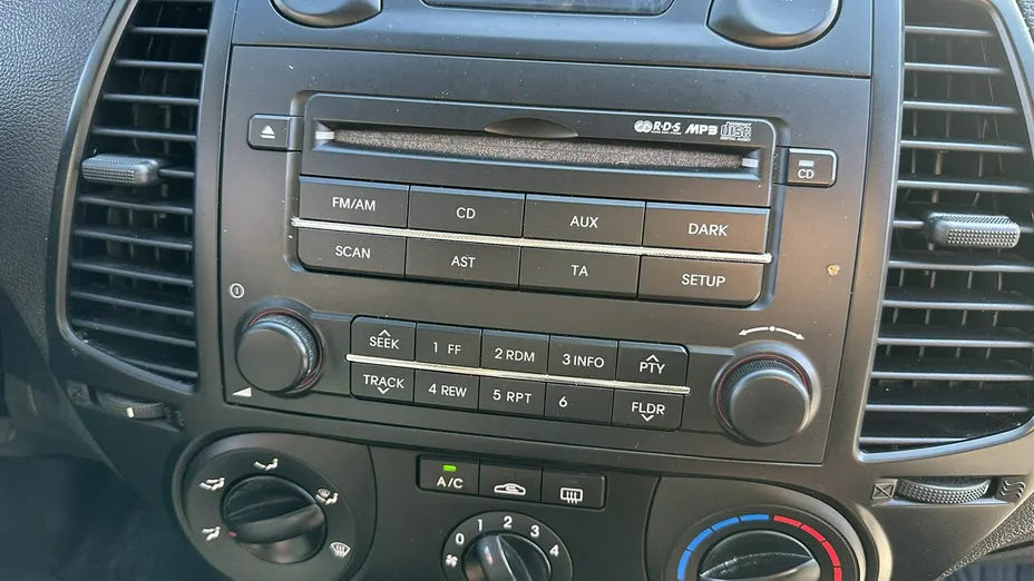 HYUNDAI i20 -