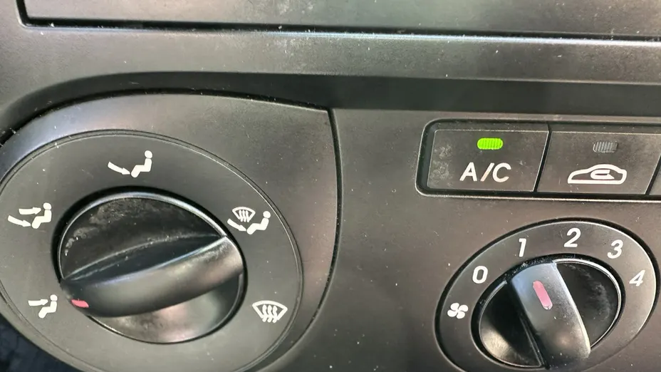 HYUNDAI i20 -