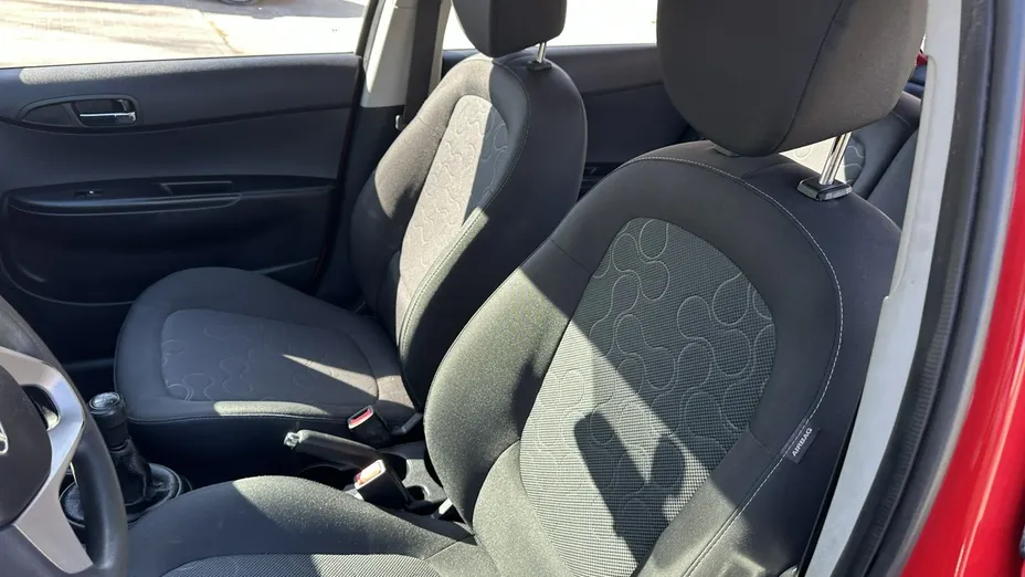 HYUNDAI i20 -