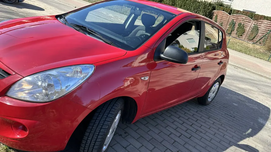 HYUNDAI i20 -
