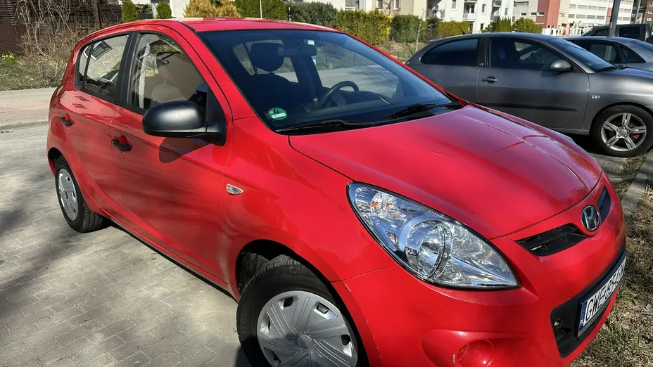 HYUNDAI i20 -