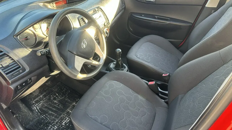 HYUNDAI i20 -