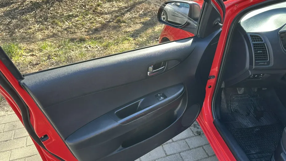 HYUNDAI i20 -