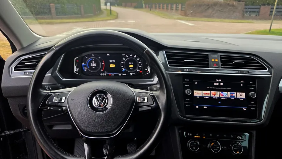 VOLKSWAGEN Tiguan -