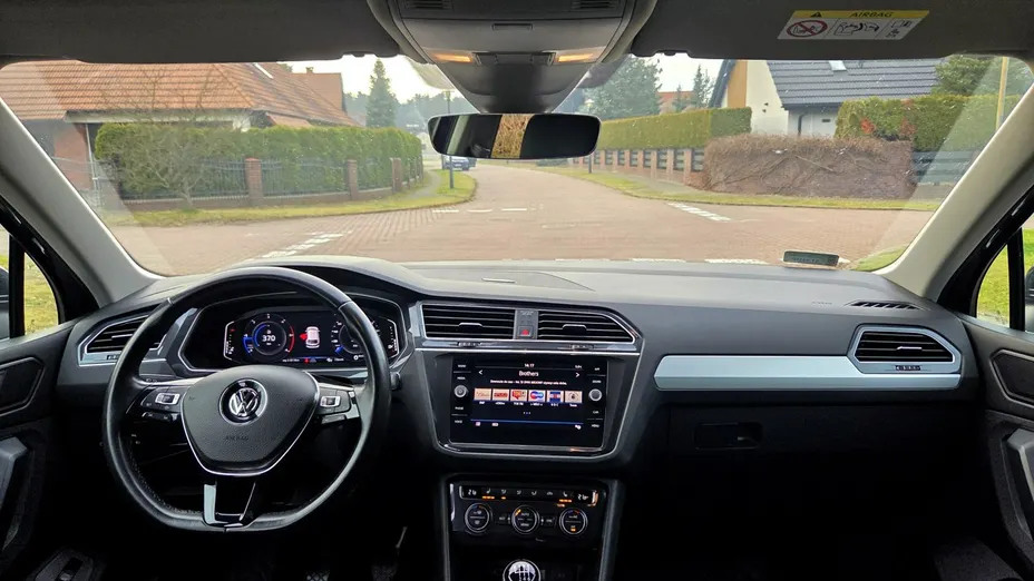 VOLKSWAGEN Tiguan -