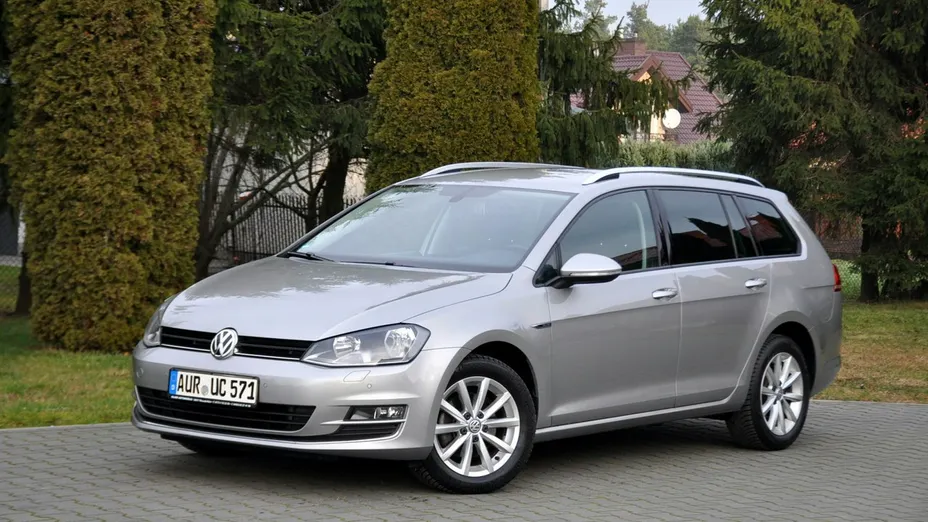 VOLKSWAGEN Golf -
