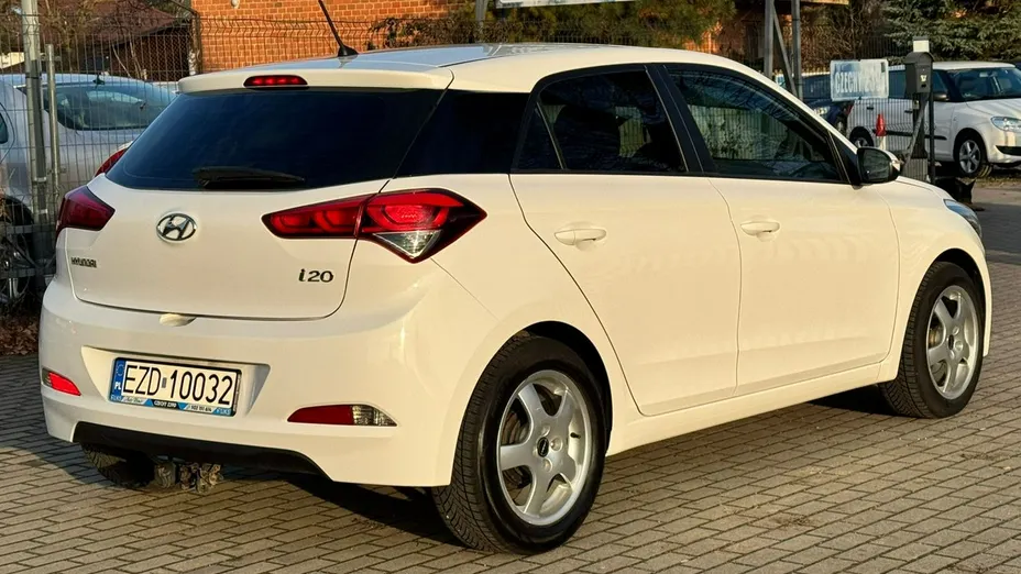 HYUNDAI i20 -
