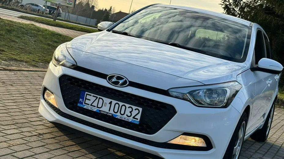 HYUNDAI i20 -