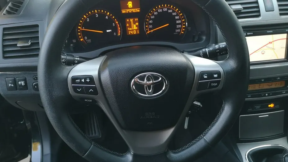 TOYOTA Avensis -