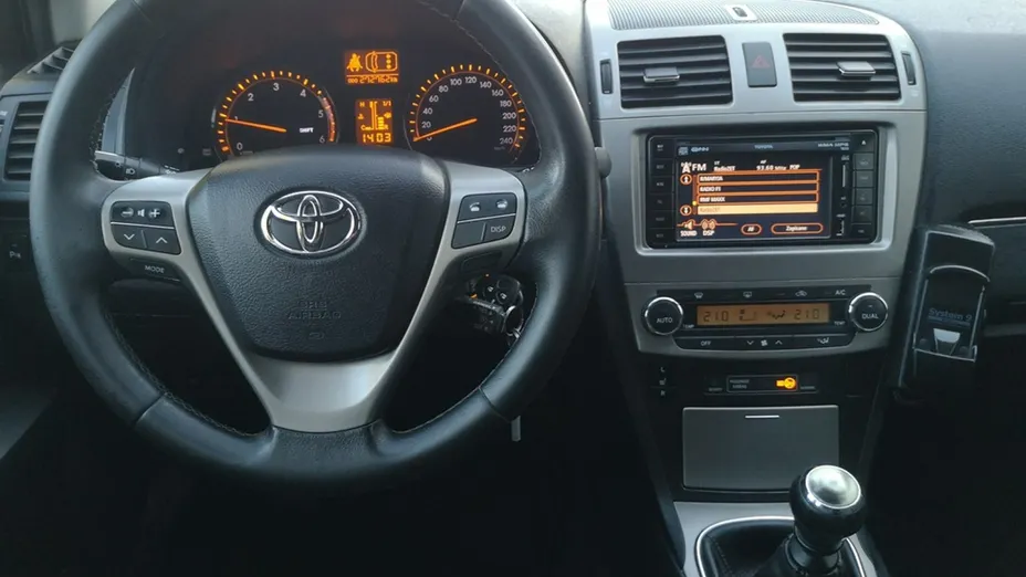 TOYOTA Avensis -