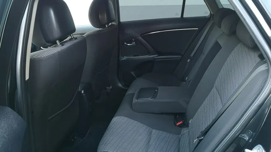 TOYOTA Avensis -