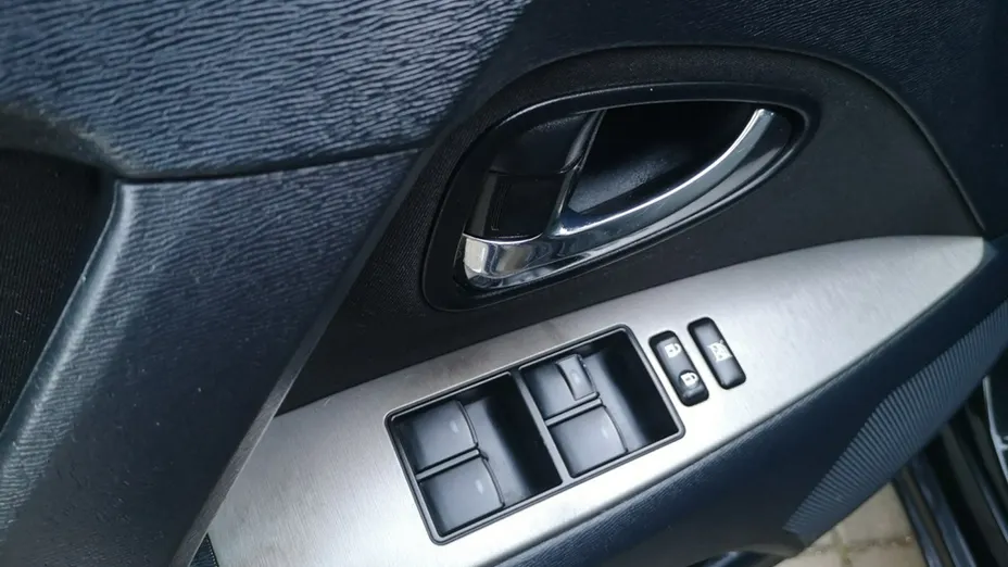 TOYOTA Avensis -