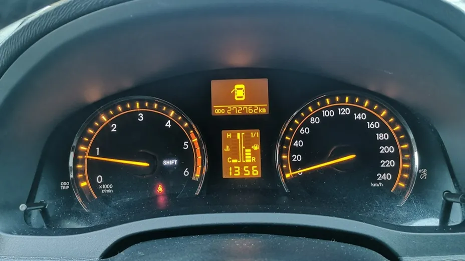 TOYOTA Avensis -