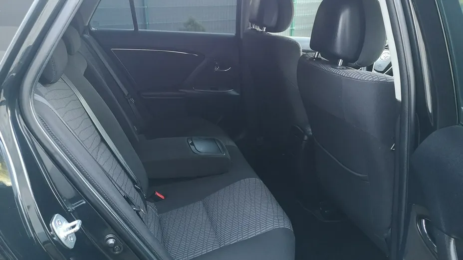 TOYOTA Avensis -