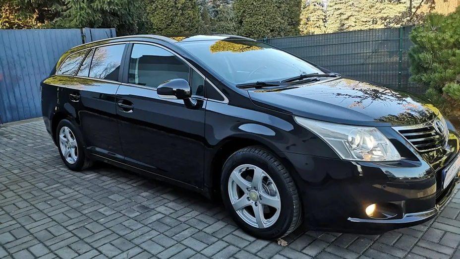 TOYOTA Avensis -