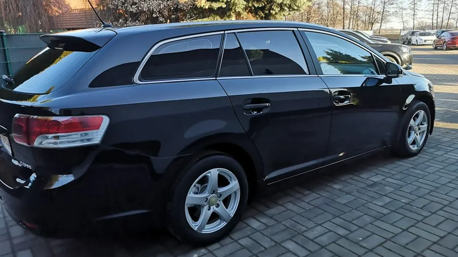 TOYOTA Avensis -