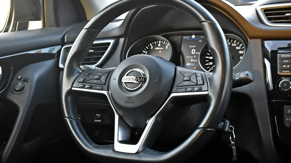 NISSAN Qashqai -