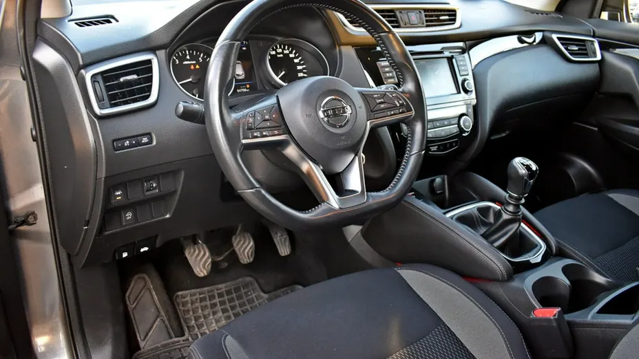 NISSAN Qashqai -