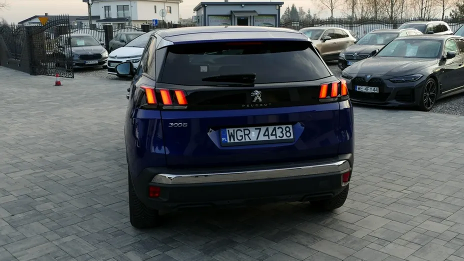 PEUGEOT 3008 -