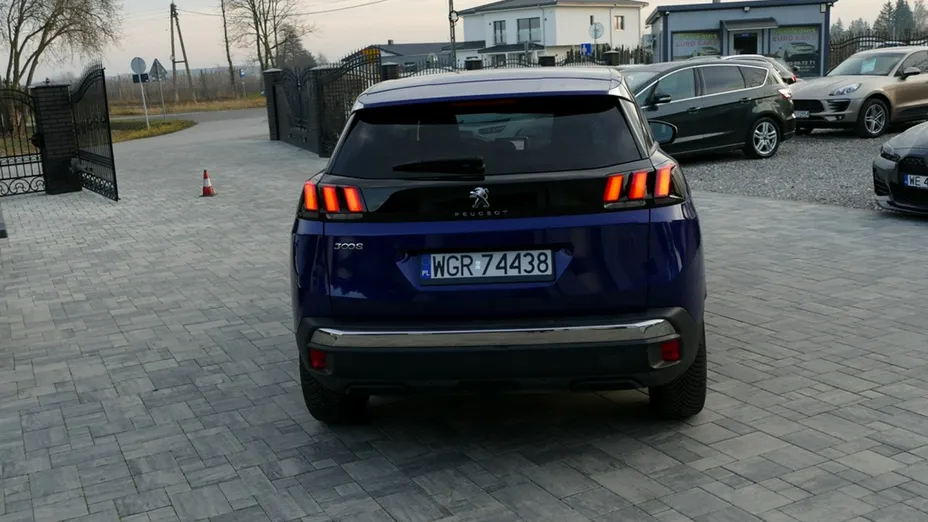 PEUGEOT 3008 -
