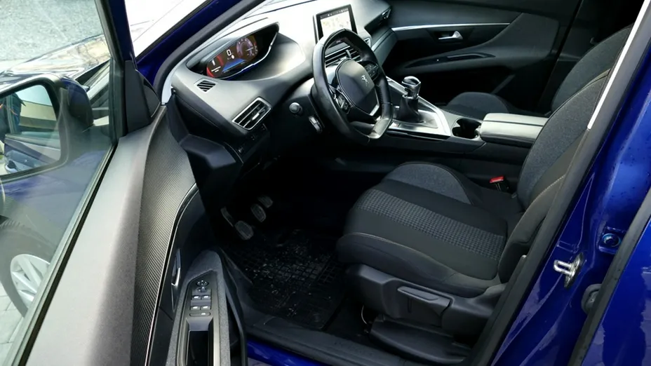 PEUGEOT 3008 -